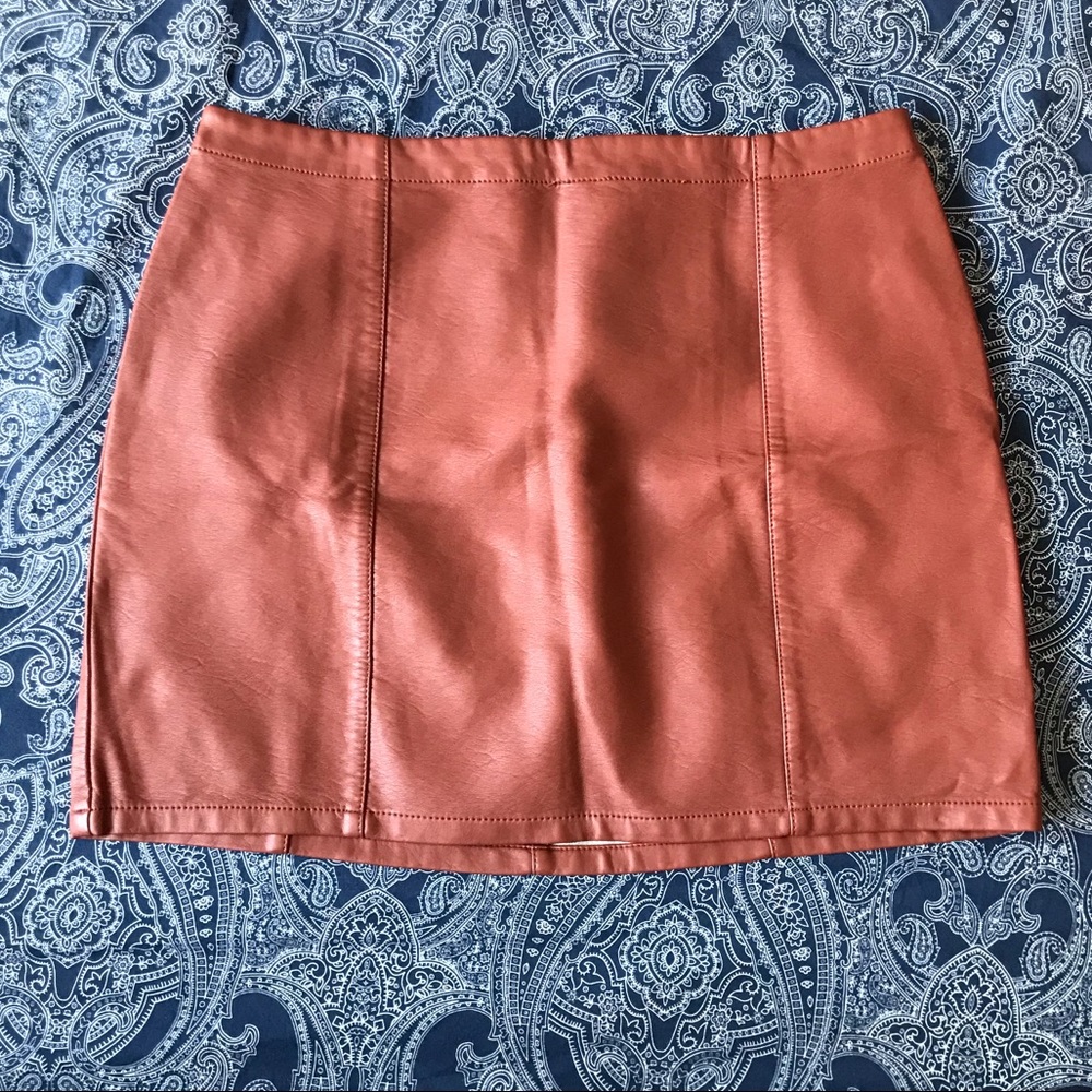 Faux leather mini skirt